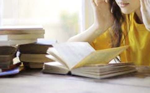 大學(xué)生遵紀(jì)守法從我做起征文2500字