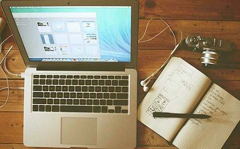 為什么電腦開機后顯示器不亮系統(tǒng)不自檢