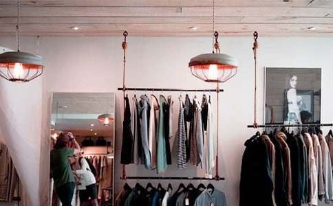 �������£��ֵܷ��b��