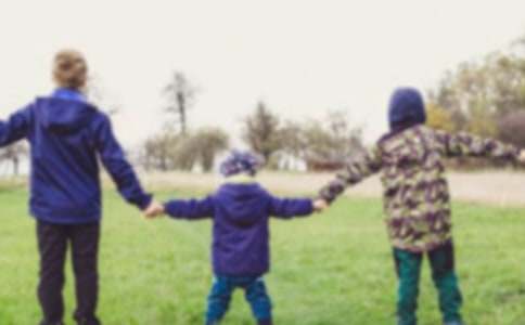 ���Ը������