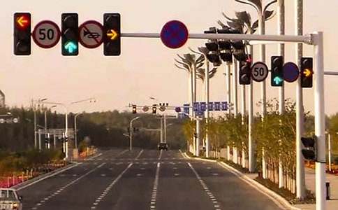 紅綠燈高中作文