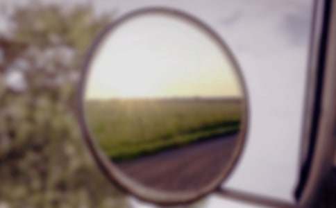 鏡子中的我九年級作文