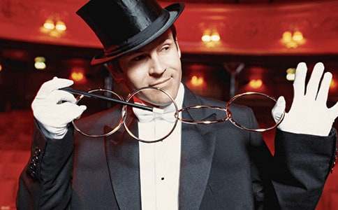 小學(xué)生100字作文:春天是個(gè)魔術(shù)師