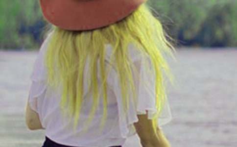 ������Ů����һ����1000��