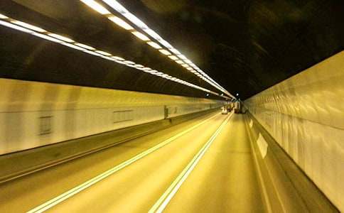 ��Խ�r����������ɫ������