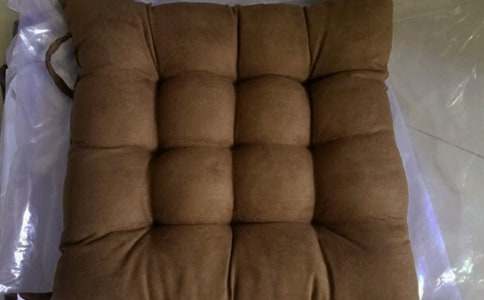 中班美術(shù)活動教案《 漂亮坐墊送奶奶》